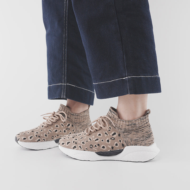 KaranMore's ALICE breathable women's sneakers on a model's foot