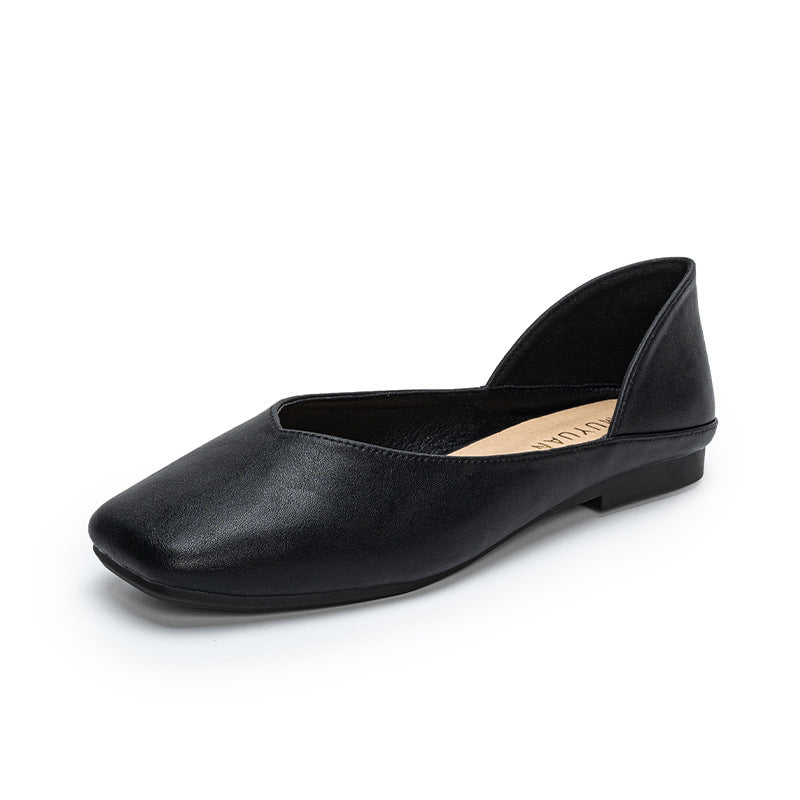 Black leather flat shoe with a square-toe, showing a simple and elegant style.